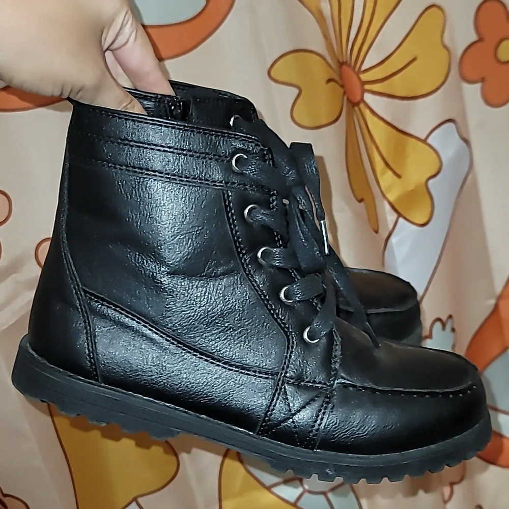 Children's Place boots kids size 4 black faux leather zip up laces boys